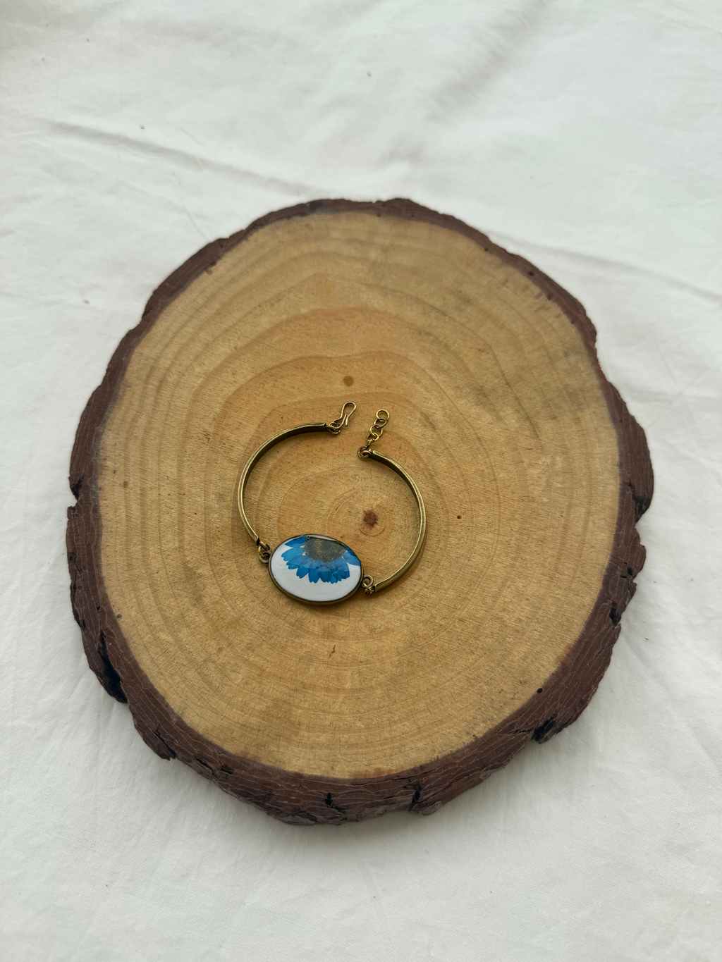 BLUE FLORAL ESSENCE  - Pressed Flower Resin Jewelry Bracelet