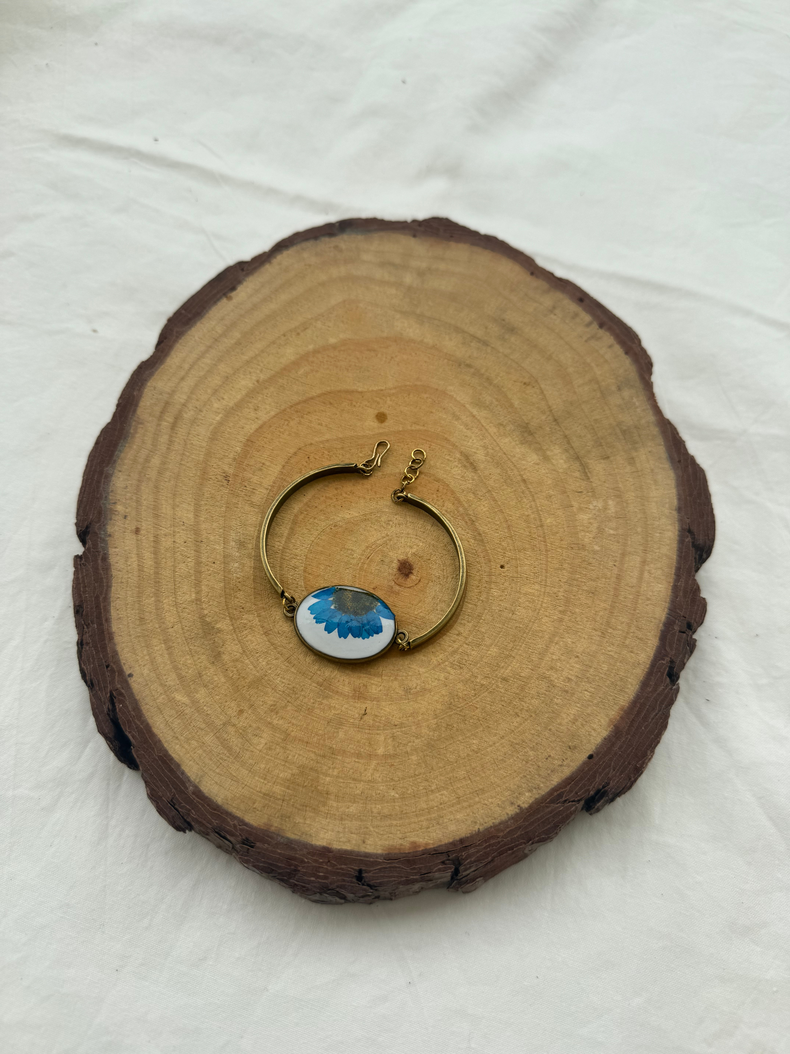 BLUE FLORAL ESSENCE  - Pressed Flower Resin Jewelry Bracelet