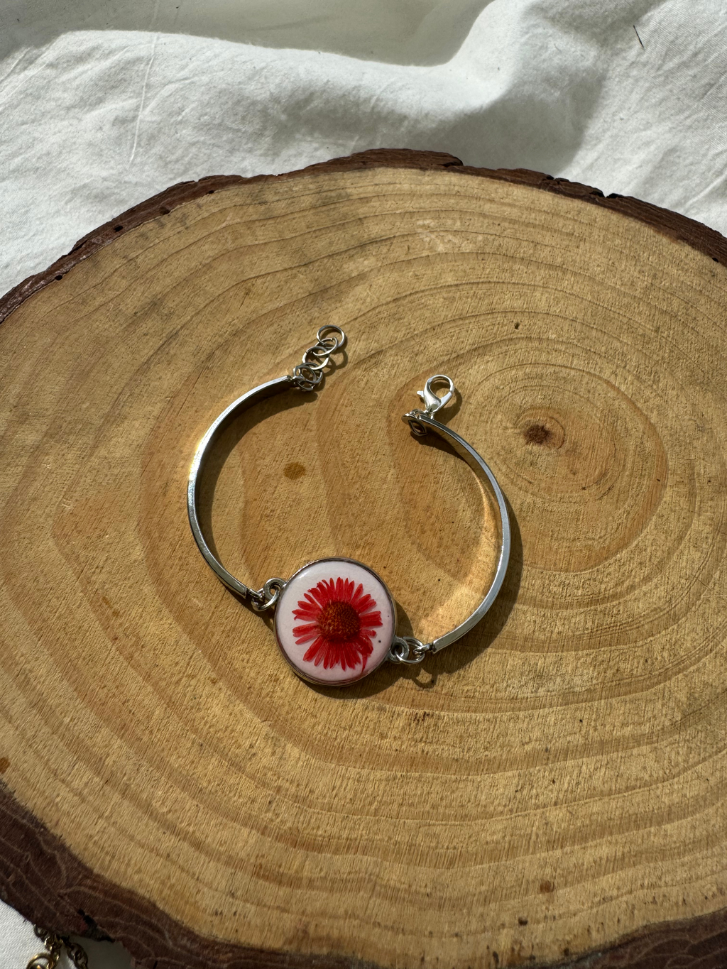 CRIMSON BLOOM - Pressed Flower Resin Jewelry Bracelet