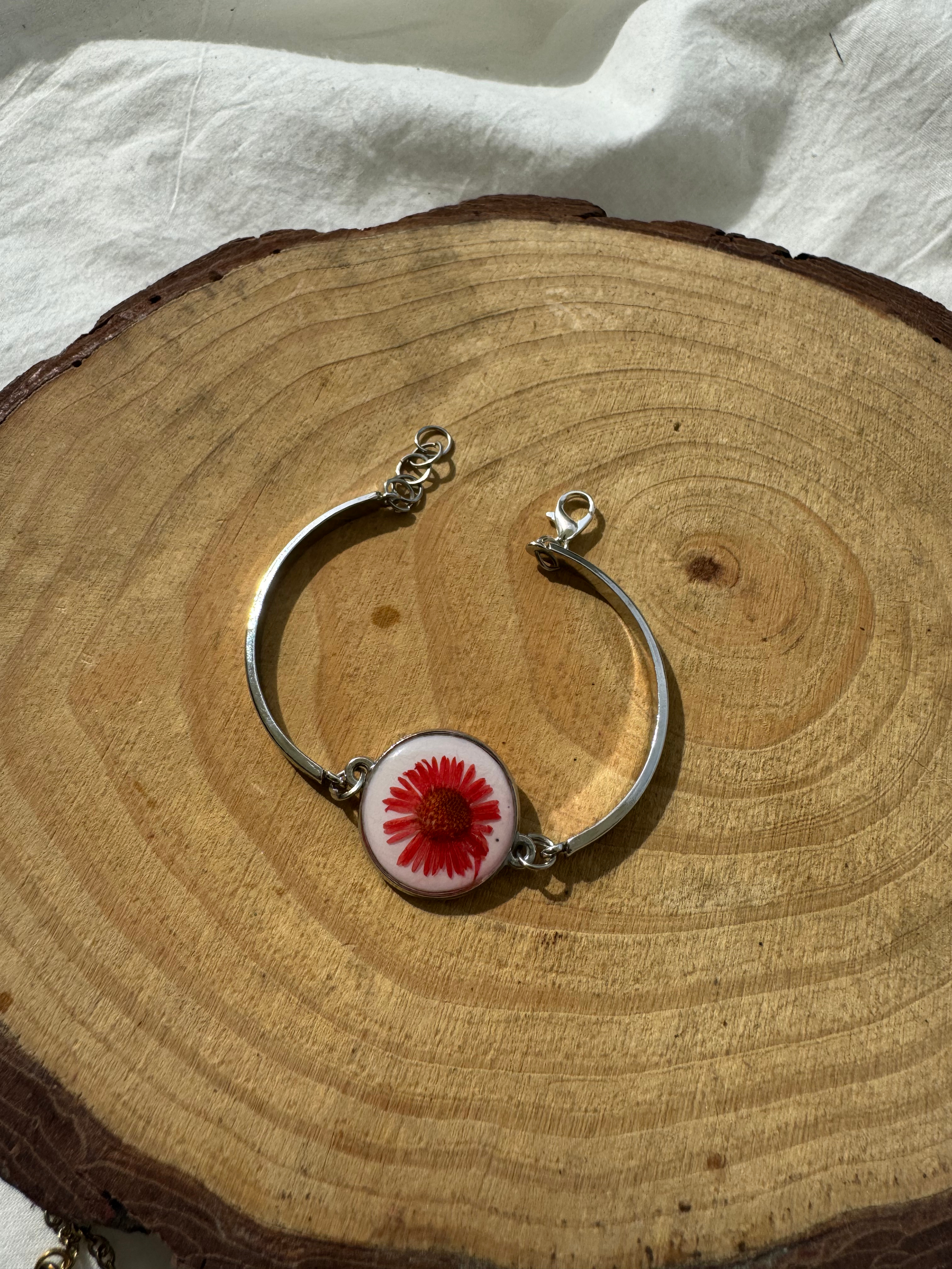 CRIMSON BLOOM - Pressed Flower Resin Jewelry Bracelet