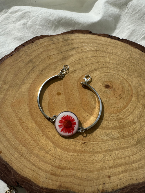 CRIMSON BLOOM - Pressed Flower Resin Jewelry Bracelet