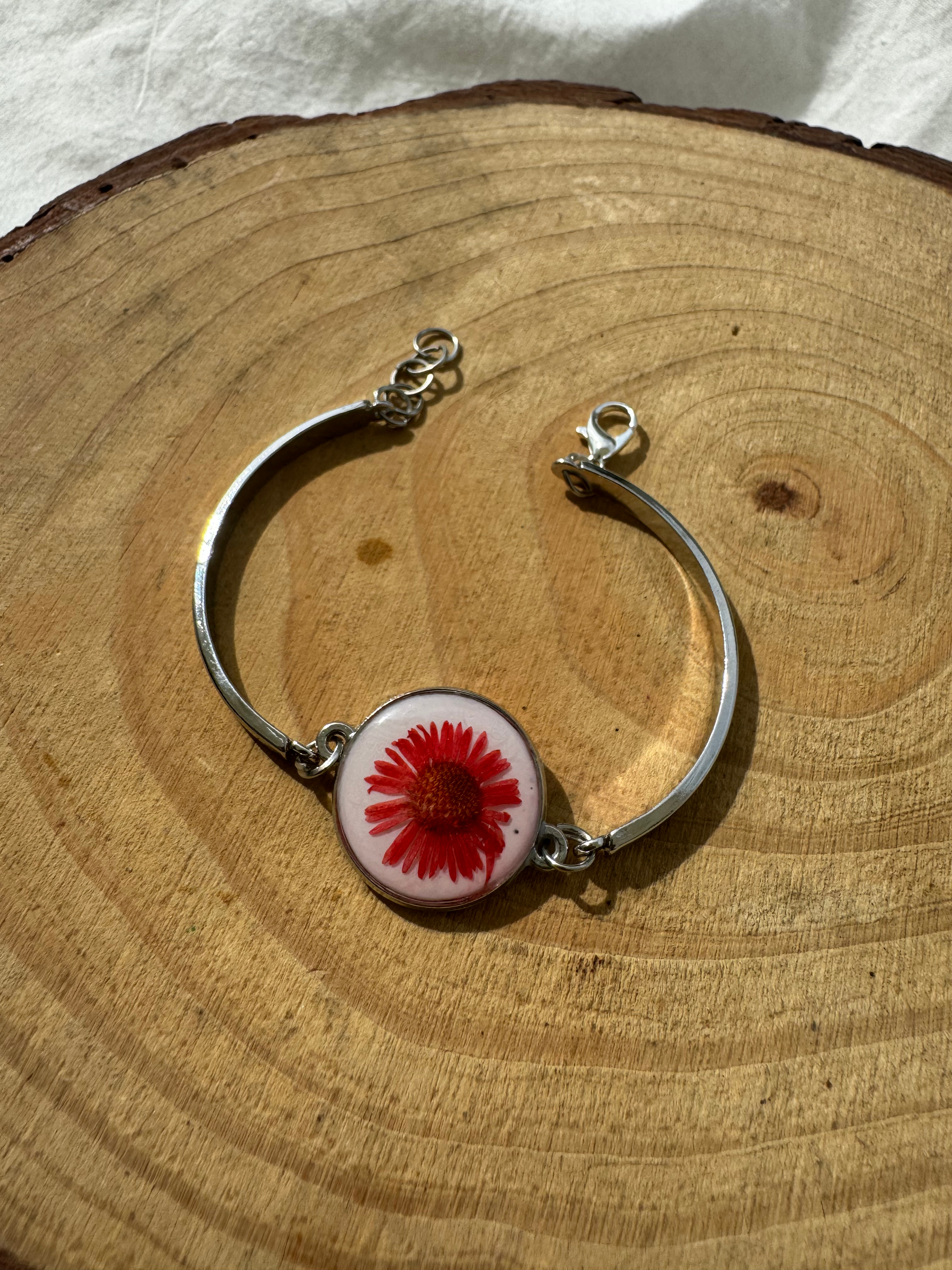 CRIMSON BLOOM - Pressed Flower Resin Jewelry Bracelet