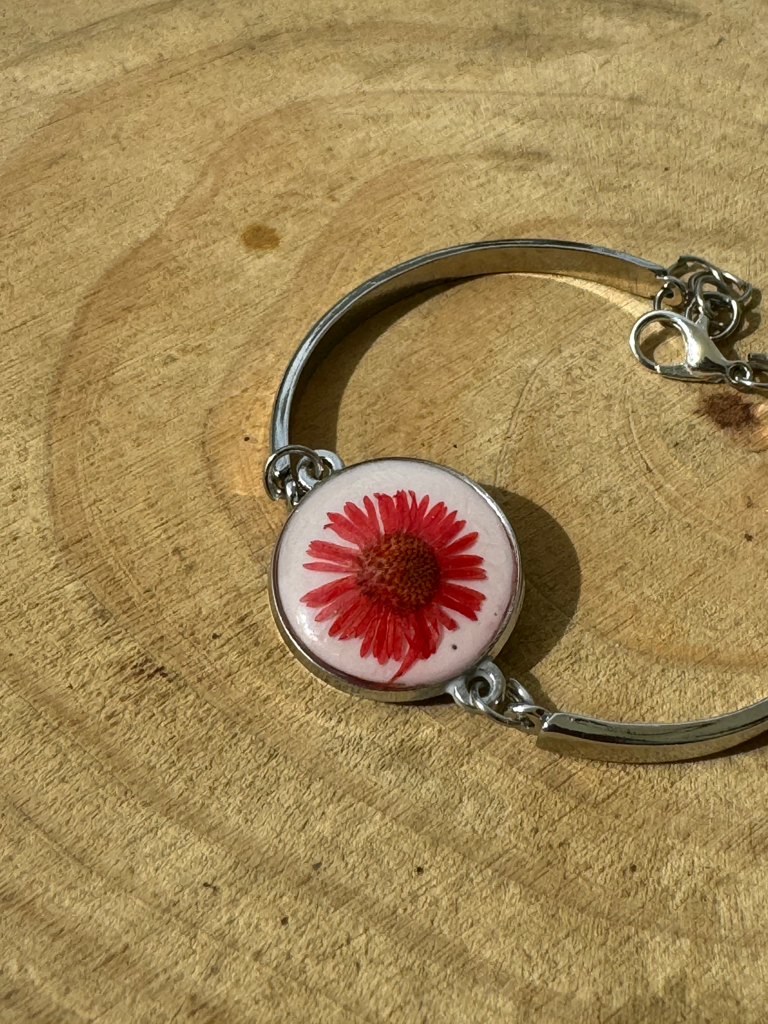 CRIMSON BLOOM - Pressed Flower Resin Jewelry Bracelet