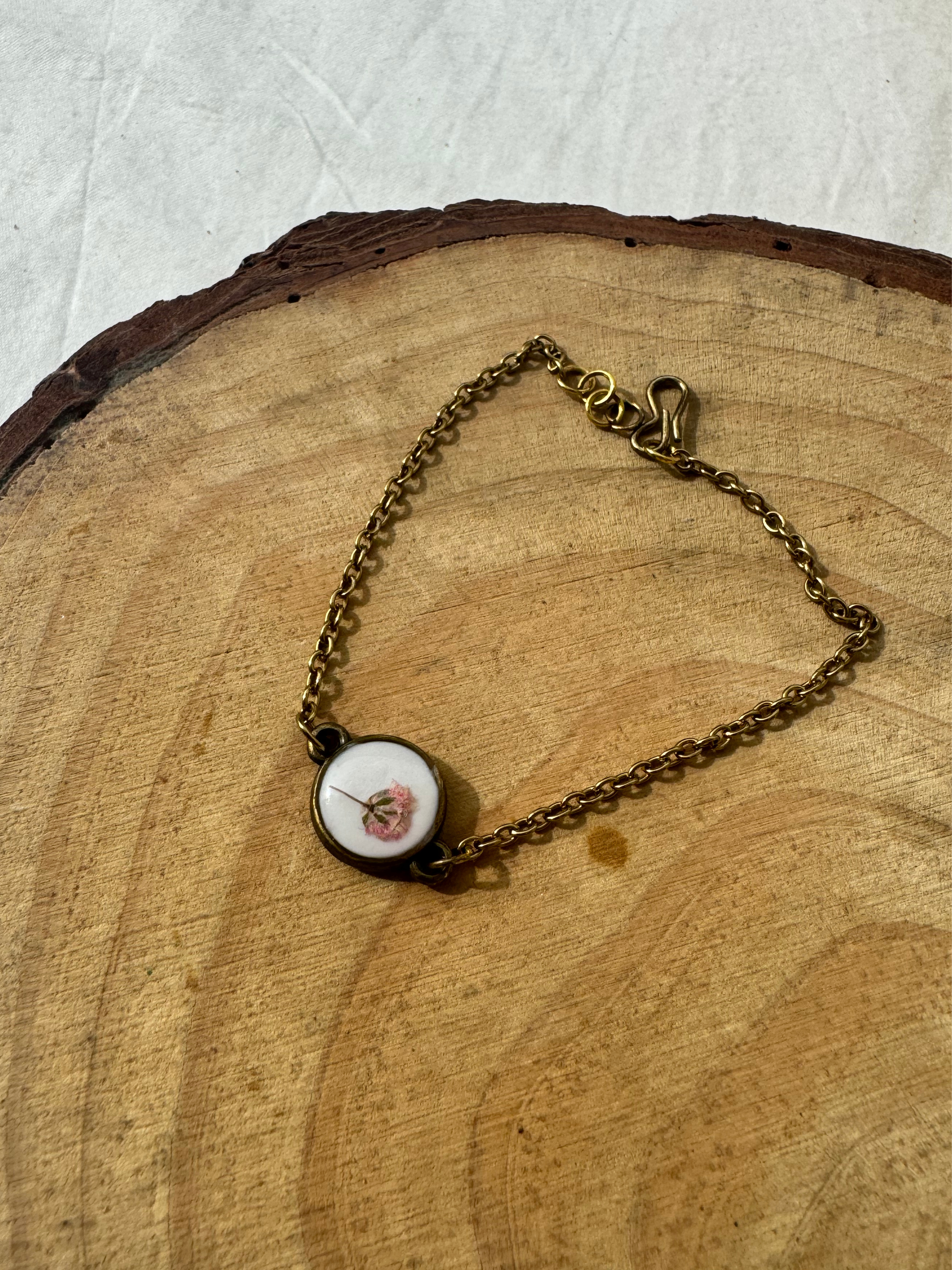 SOLIATIRE BLOOM - Pressed Flower Resin Jewelry Bracelet