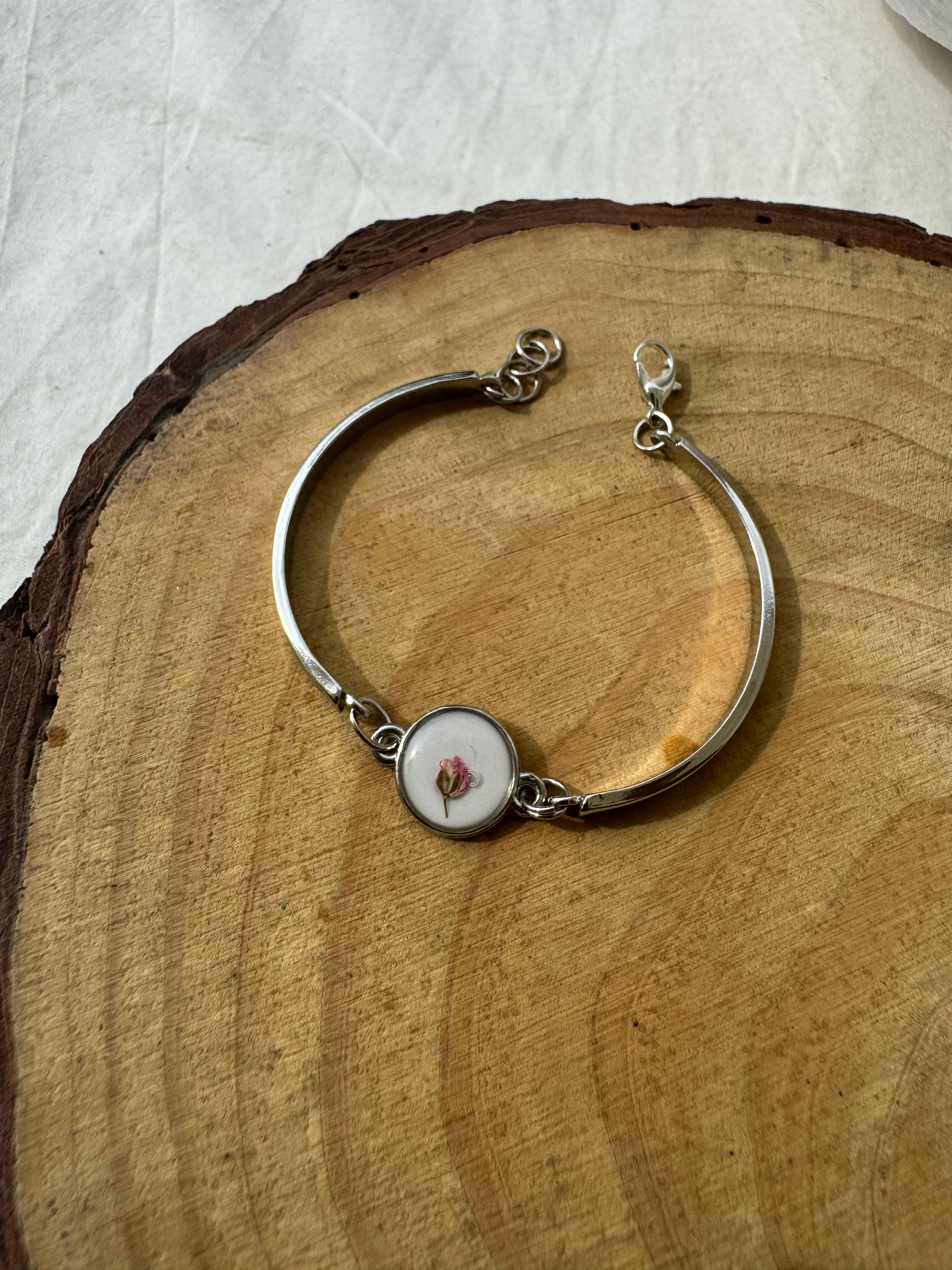 SOLIATIRE BLOOM - Pressed Flower Resin Jewelry Bracelet