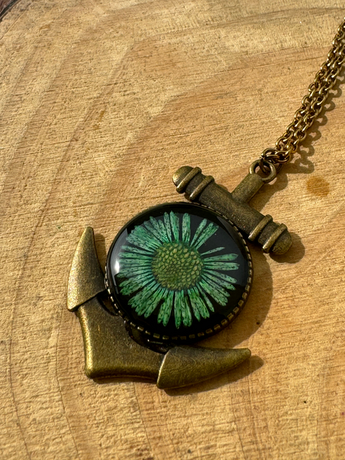 EMERALD DAISY ANCHOR - Vintage Pressed Flower Pendant Necklace