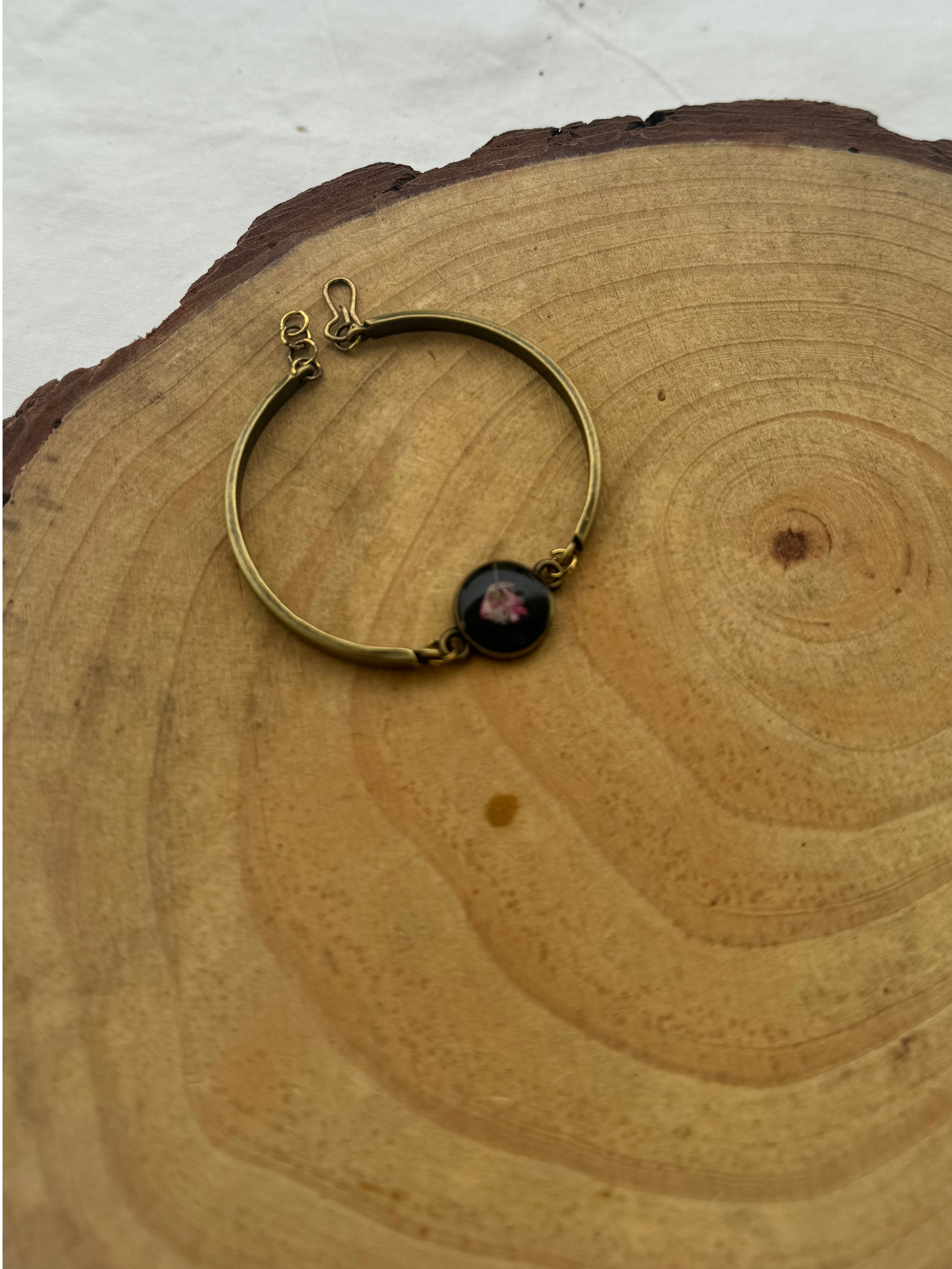 MIDNIGHT BLOOM - Pressed Flower Resin Jewelry Bracelet