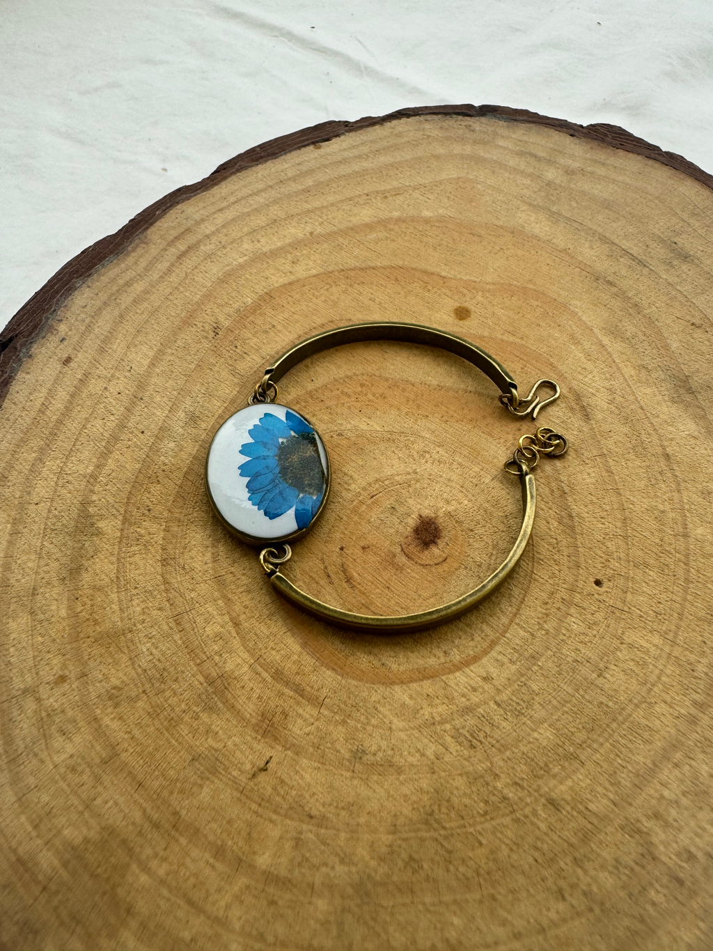 BLUE FLORAL ESSENCE  - Pressed Flower Resin Jewelry Bracelet
