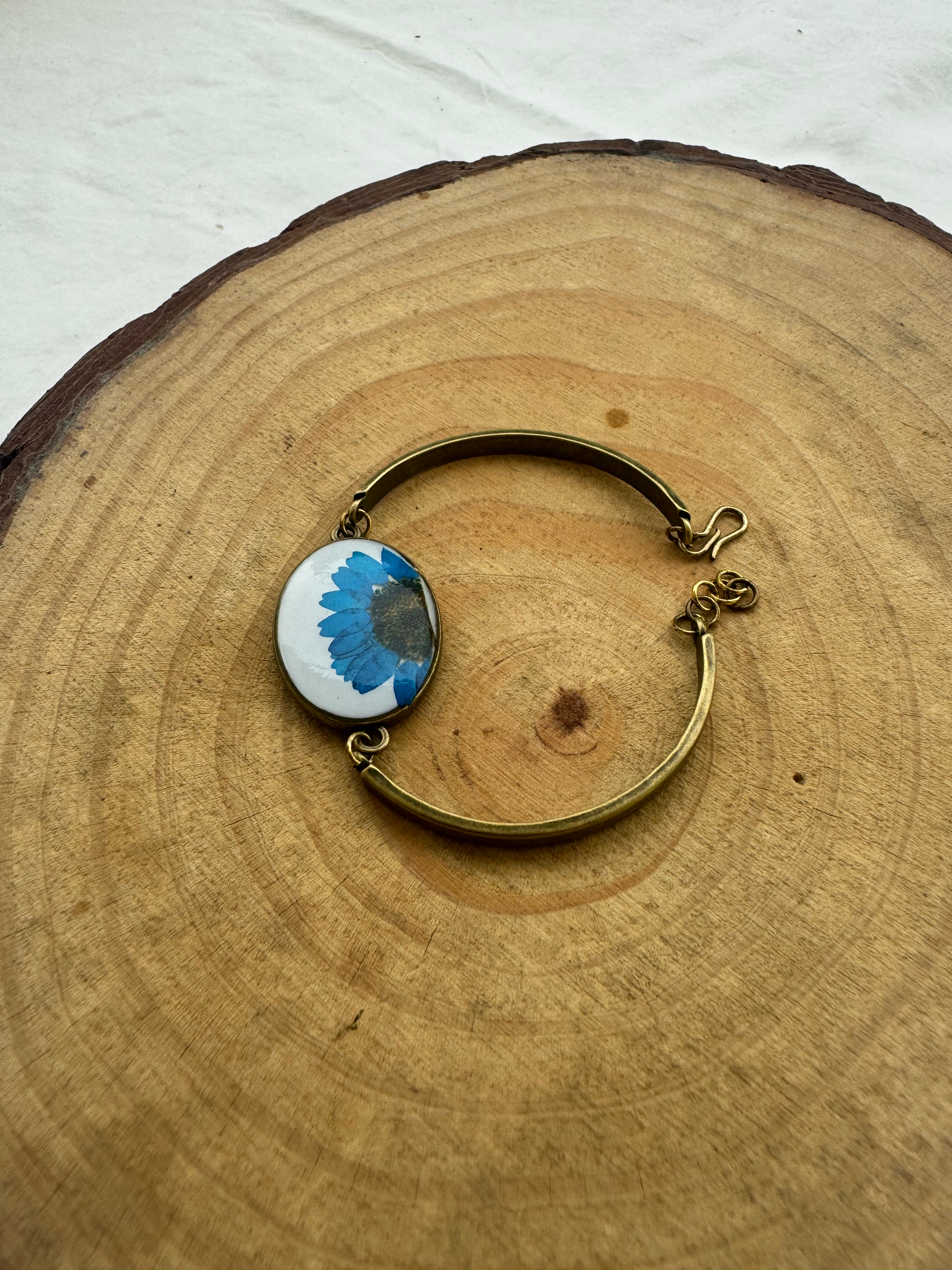 BLUE FLORAL ESSENCE  - Pressed Flower Resin Jewelry Bracelet