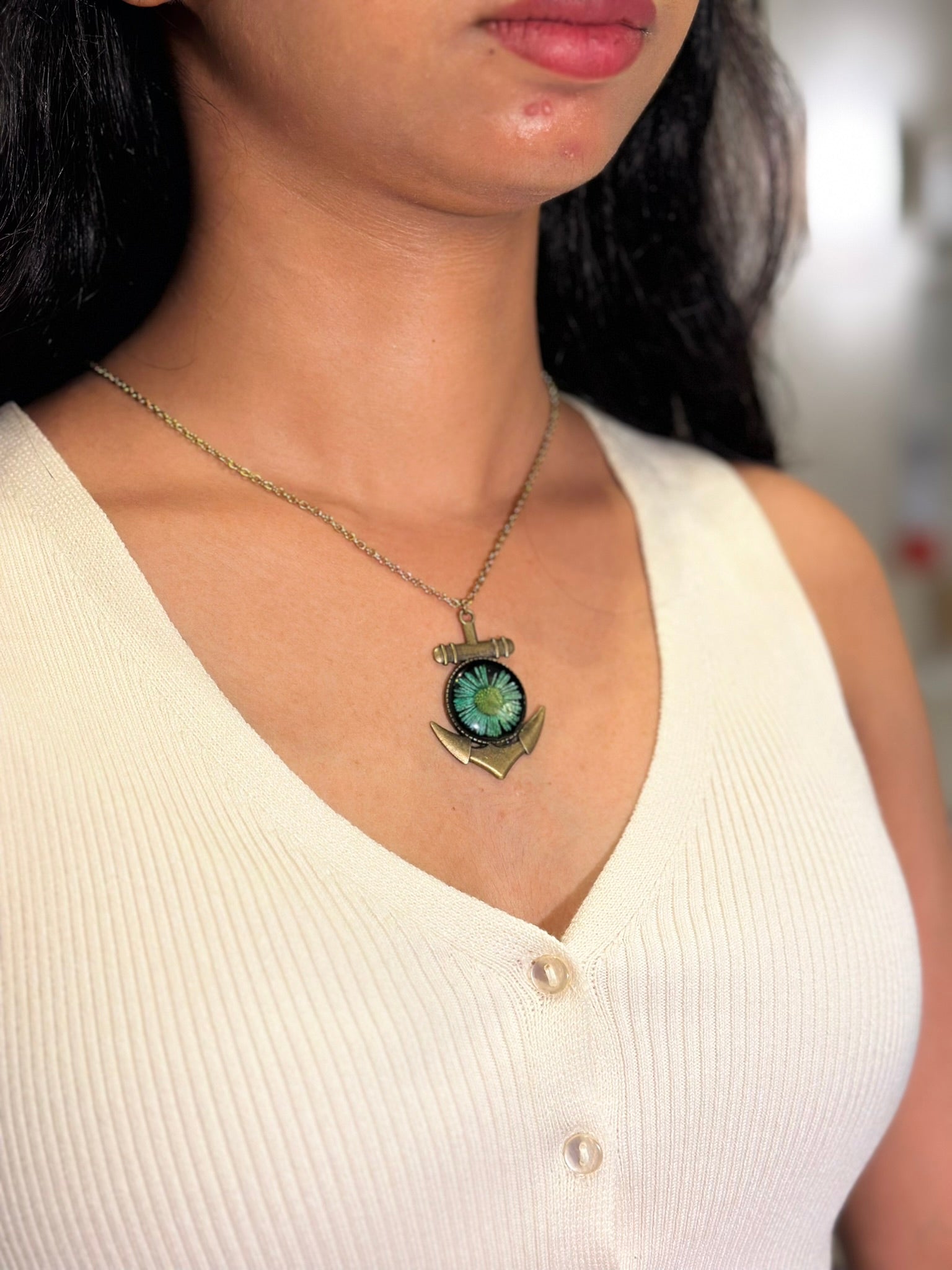 EMERALD DAISY ANCHOR - Vintage Pressed Flower Pendant Necklace